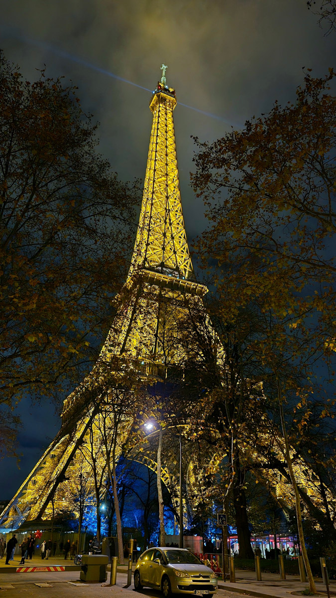 Горы мусора, толпы мигрантов и небезопасные улицы. Именно так описывали Париж Ольге Буниной ее друзья из французской столицы. Но отправившись в город любви в пятый раз, она открыла для себя совсем иную реальность. О своем путешествии, которое женщина вспоминает с огромной любовью, а также о развенчанных стереотипах про известнейшее место планеты туристка рассказала «Ключ-Медиа».