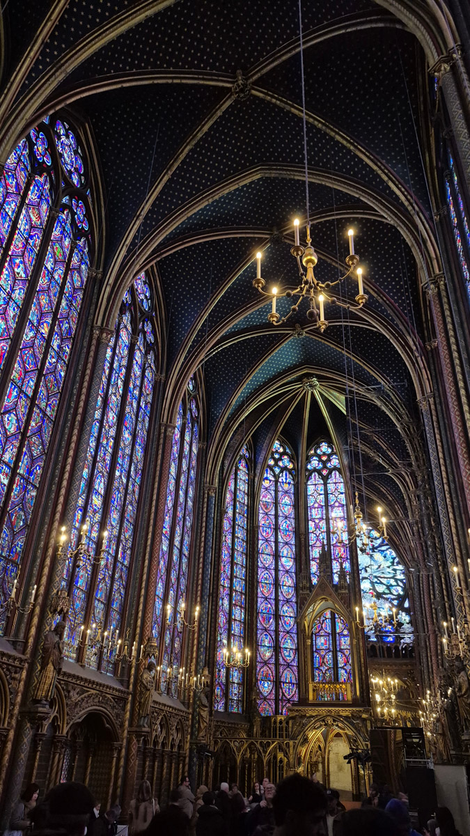 Горы мусора, толпы мигрантов и небезопасные улицы. Именно так описывали Париж Ольге Буниной ее друзья из французской столицы. Но отправившись в город любви в пятый раз, она открыла для себя совсем иную реальность. О своем путешествии, которое женщина вспоминает с огромной любовью, а также о развенчанных стереотипах про известнейшее место планеты туристка рассказала «Ключ-Медиа».