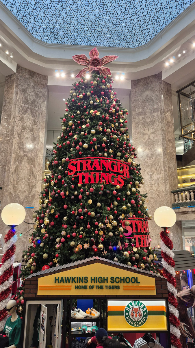 Горы мусора, толпы мигрантов и небезопасные улицы. Именно так описывали Париж Ольге Буниной ее друзья из французской столицы. Но отправившись в город любви в пятый раз, она открыла для себя совсем иную реальность. О своем путешествии, которое женщина вспоминает с огромной любовью, а также о развенчанных стереотипах про известнейшее место планеты туристка рассказала «Ключ-Медиа».