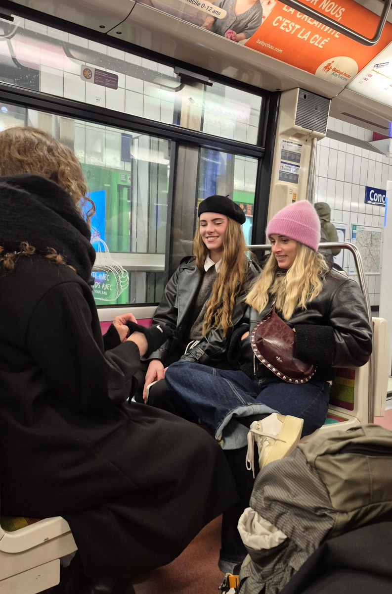 Горы мусора, толпы мигрантов и небезопасные улицы. Именно так описывали Париж Ольге Буниной ее друзья из французской столицы. Но отправившись в город любви в пятый раз, она открыла для себя совсем иную реальность. О своем путешествии, которое женщина вспоминает с огромной любовью, а также о развенчанных стереотипах про известнейшее место планеты туристка рассказала «Ключ-Медиа».