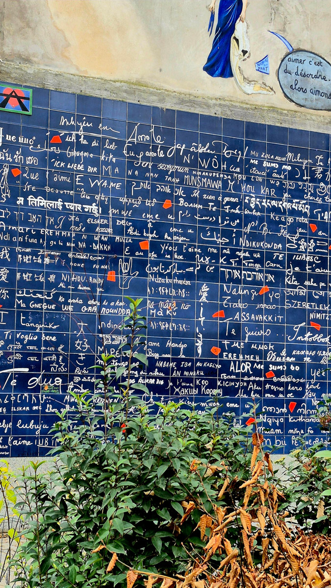 Горы мусора, толпы мигрантов и небезопасные улицы. Именно так описывали Париж Ольге Буниной ее друзья из французской столицы. Но отправившись в город любви в пятый раз, она открыла для себя совсем иную реальность. О своем путешествии, которое женщина вспоминает с огромной любовью, а также о развенчанных стереотипах про известнейшее место планеты туристка рассказала «Ключ-Медиа».