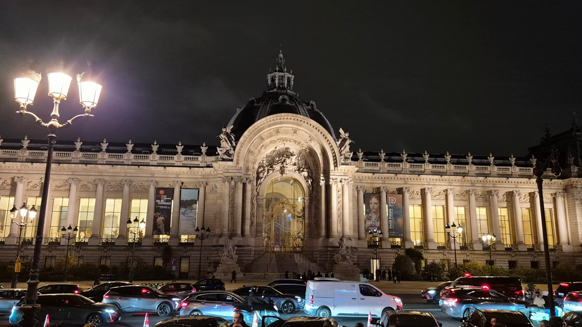 Горы мусора, толпы мигрантов и небезопасные улицы. Именно так описывали Париж Ольге Буниной ее друзья из французской столицы. Но отправившись в город любви в пятый раз, она открыла для себя совсем иную реальность. О своем путешествии, которое женщина вспоминает с огромной любовью, а также о развенчанных стереотипах про известнейшее место планеты туристка рассказала «Ключ-Медиа».