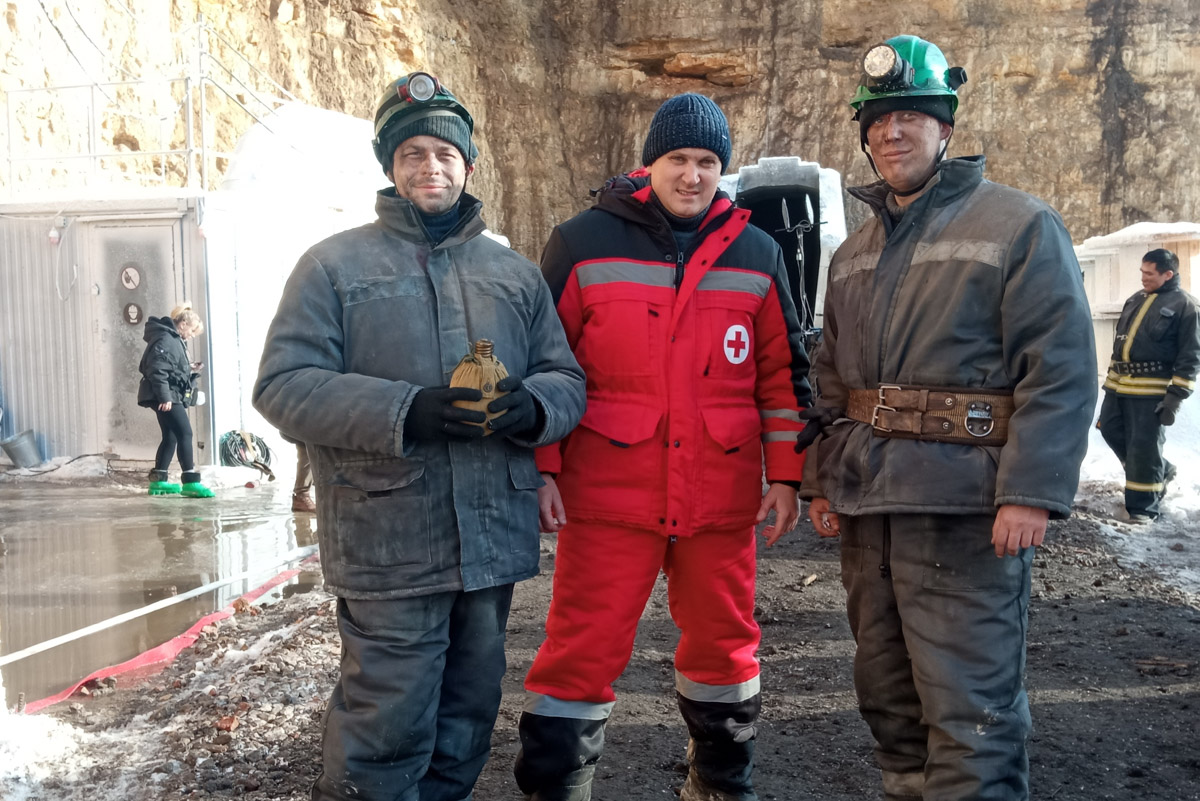 Хотя за его плечами более 50 съемок в кино и сериалах, имя владимирского актера не всегда указано в финальных титрах. У Святослава Кравцова множество эпизодических работ, однако в последнее время ему всё чаще стали давать роли второго плана. Как попасть на большой экран и почему нельзя отказываться от любых предложений, Святослав рассказал в интервью «Ключ-Медиа».