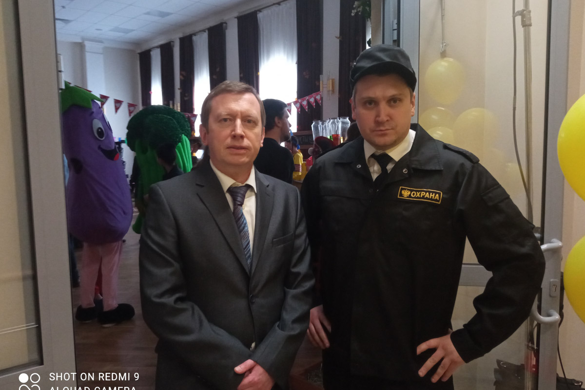 Хотя за его плечами более 50 съемок в кино и сериалах, имя владимирского актера не всегда указано в финальных титрах. У Святослава Кравцова множество эпизодических работ, однако в последнее время ему всё чаще стали давать роли второго плана. Как попасть на большой экран и почему нельзя отказываться от любых предложений, Святослав рассказал в интервью «Ключ-Медиа».