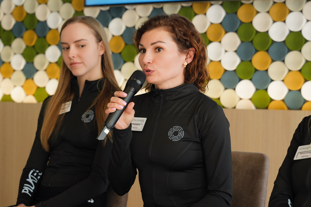 Владимирский фитнес-клуб «Атмосфера» вновь подтверждает статус одного из ведущих wellness*-пространств города. В начале апреля там презентовали новое и долгожданное направление — пилатес на реформерах. «Ключ-Медиа» не мог пропустить такое событие и заглянул на открытие.