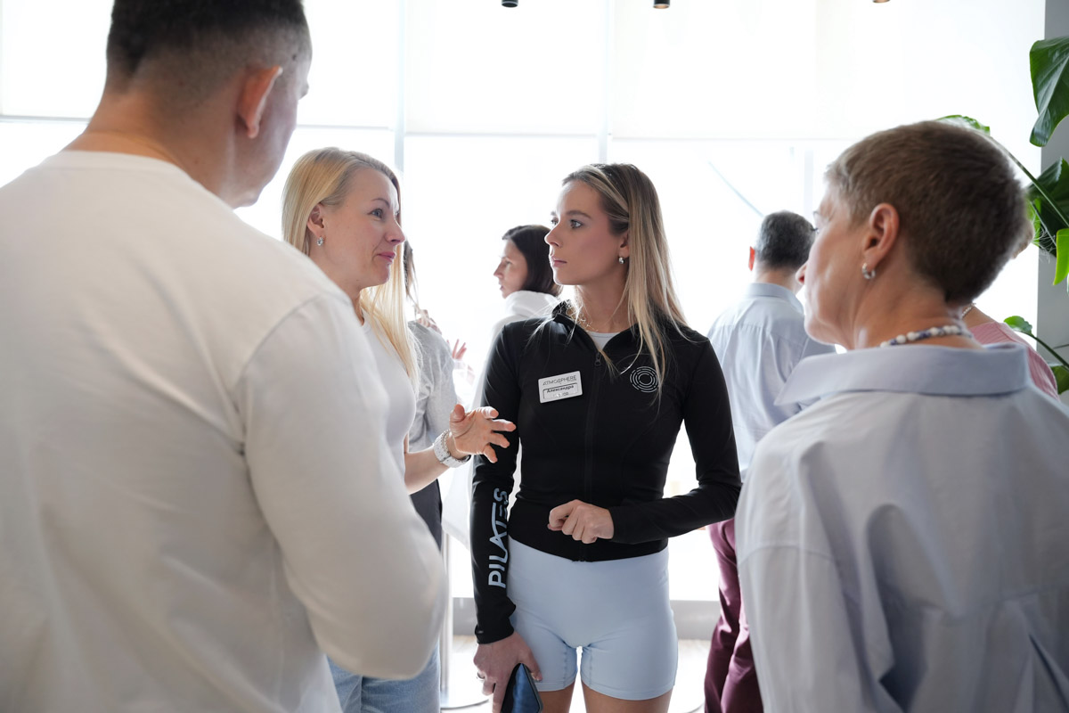 Владимирский фитнес-клуб «Атмосфера» вновь подтверждает статус одного из ведущих wellness*-пространств города. В начале апреля там презентовали новое и долгожданное направление — пилатес на реформерах. «Ключ-Медиа» не мог пропустить такое событие и заглянул на открытие.