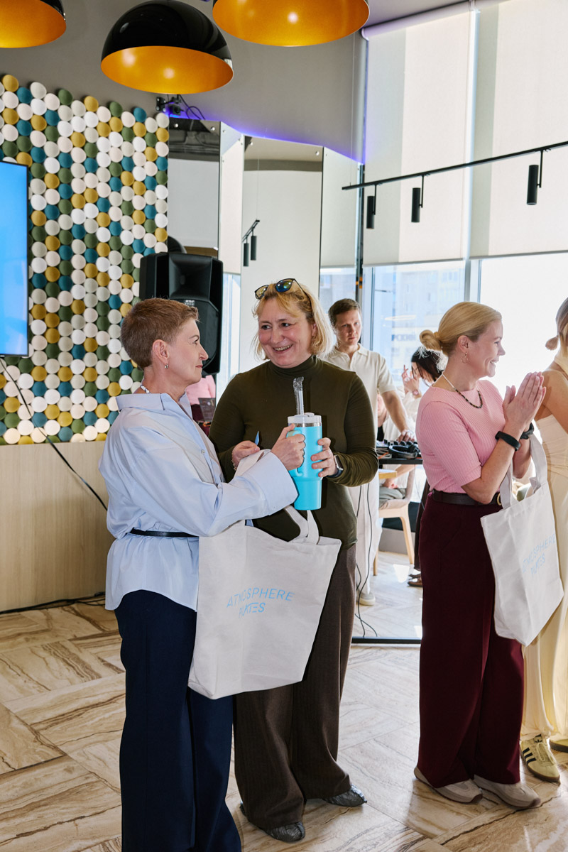 Владимирский фитнес-клуб «Атмосфера» вновь подтверждает статус одного из ведущих wellness*-пространств города. В начале апреля там презентовали новое и долгожданное направление — пилатес на реформерах. «Ключ-Медиа» не мог пропустить такое событие и заглянул на открытие.