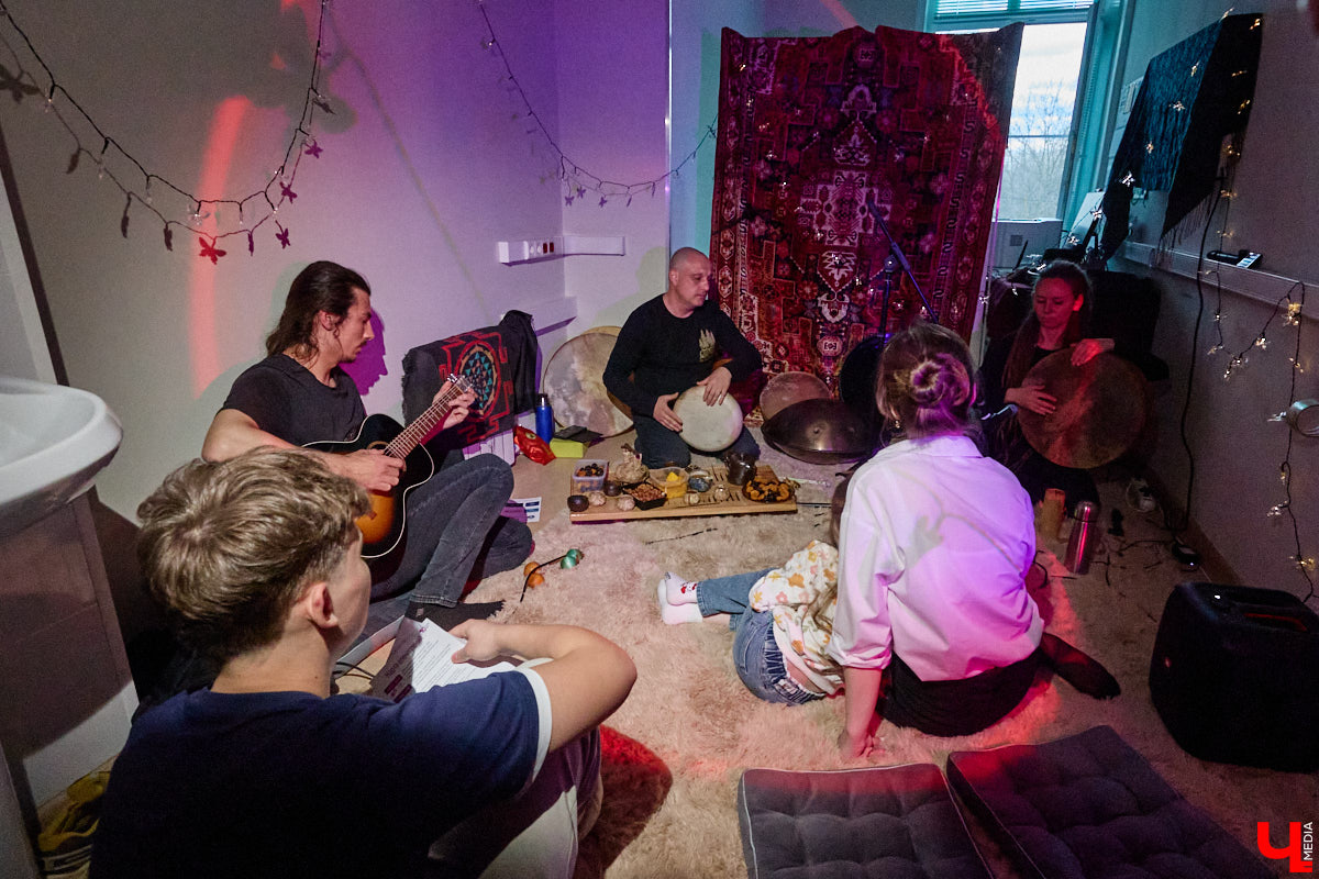 Квест-экскурсии, мастер-классы, игры, ток-шоу, фотографии в образах врачей разных специальностей — на необычной вечеринке в честь юбилея сети «Палитра» развлечения были на любой вкус. В апреле «Палитре» исполнилось 10 лет с момента открытия. За это время порядка 350 тысяч человек доверили свое здоровье клиникам сети. А потому главными гостями праздника стали, конечно же, пациенты.