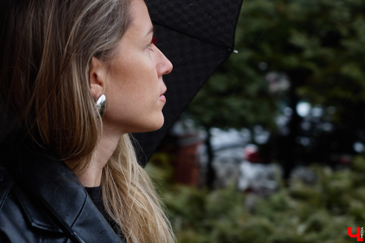 Мы живем в такое время, когда признаваться в чувствах — норма. Не всем это приходится по душе. Во многих крепка вера в то, что сор из избы не выносят. Увы, такая позиция может лишь сильнее травмировать. Мария Долбик из Владимира решила никого не слушать и публично поведать о своем тяжелом прошлом, тем самым продолжив путь к исцелению.