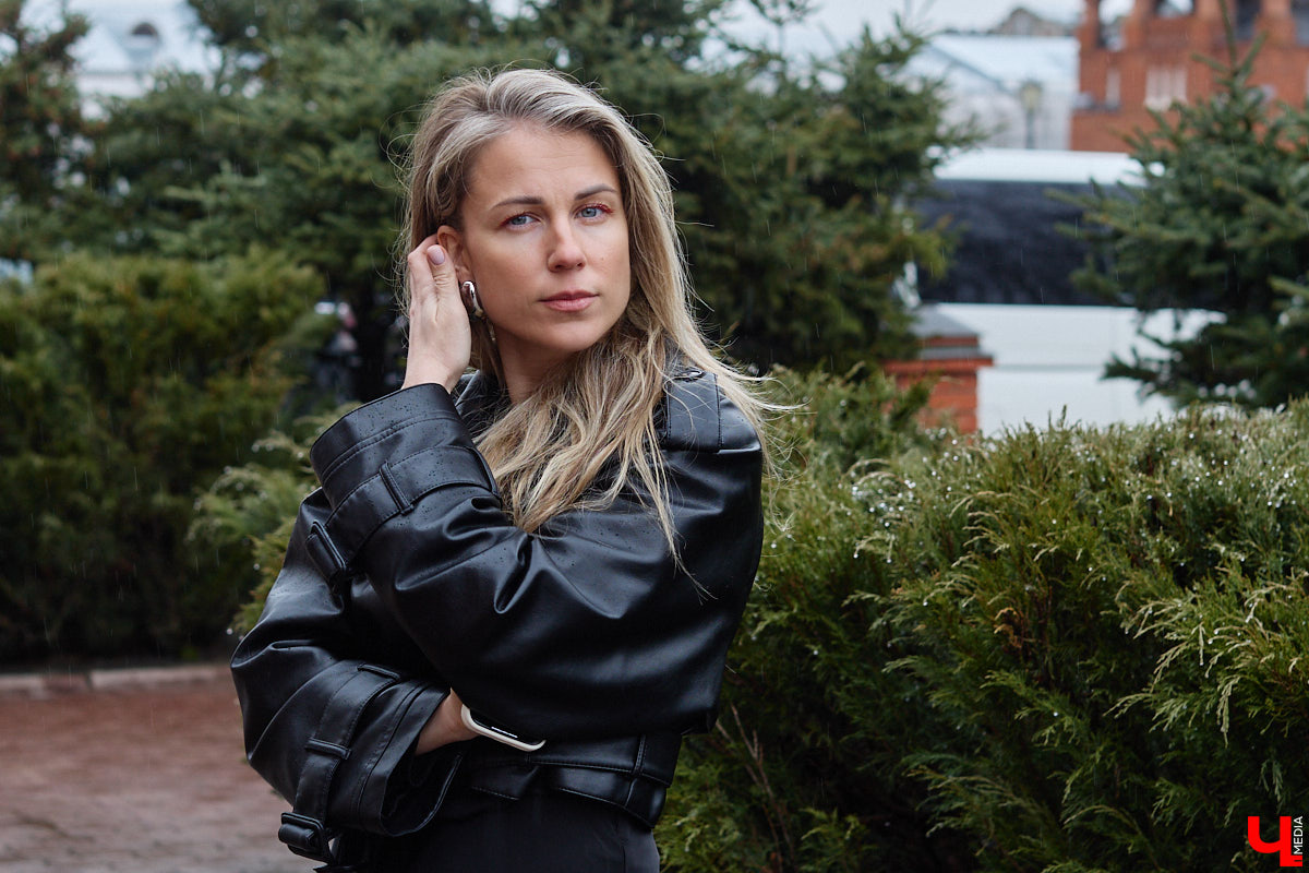 Мы живем в такое время, когда признаваться в чувствах — норма. Не всем это приходится по душе. Во многих крепка вера в то, что сор из избы не выносят. Увы, такая позиция может лишь сильнее травмировать. Мария Долбик из Владимира решила никого не слушать и публично поведать о своем тяжелом прошлом, тем самым продолжив путь к исцелению.