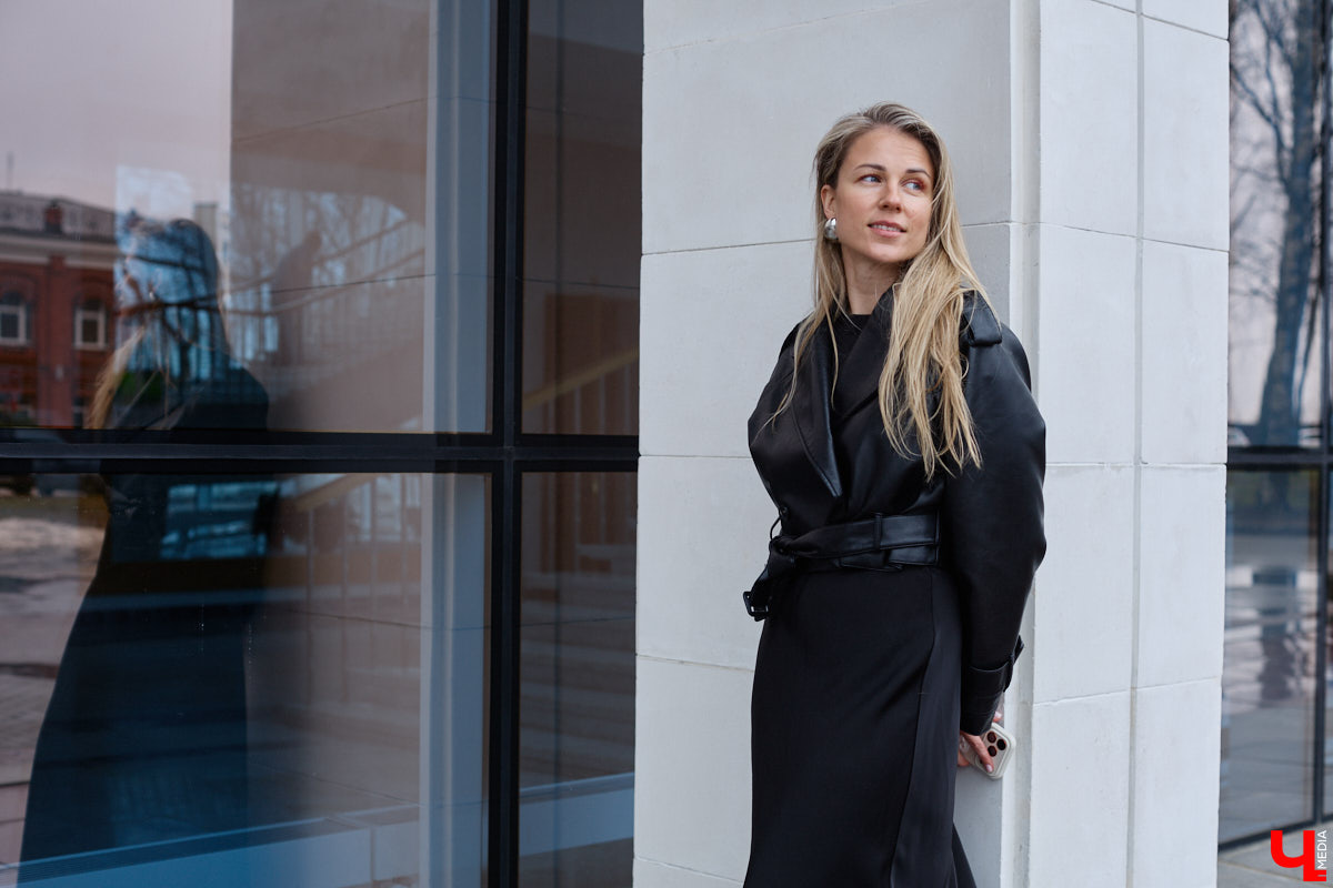 Мы живем в такое время, когда признаваться в чувствах — норма. Не всем это приходится по душе. Во многих крепка вера в то, что сор из избы не выносят. Увы, такая позиция может лишь сильнее травмировать. Мария Долбик из Владимира решила никого не слушать и публично поведать о своем тяжелом прошлом, тем самым продолжив путь к исцелению.