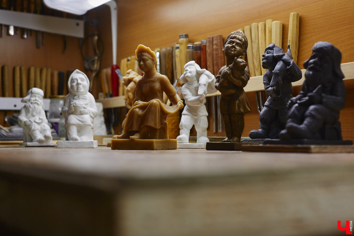 Рейтинг самых больших арт-объектов 33-го региона мы уже составляли, теперь пришло время миниатюрных скульптур, декораторских решений, моделей и инсталляций. Из-за размеров заметить их на улицах города куда сложнее, зато и искать интереснее.