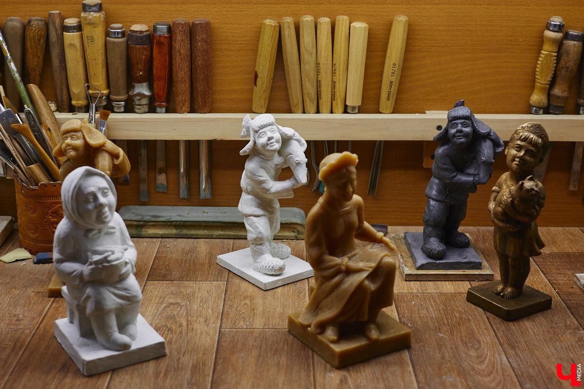 Рейтинг самых больших арт-объектов 33-го региона мы уже составляли, теперь пришло время миниатюрных скульптур, декораторских решений, моделей и инсталляций. Из-за размеров заметить их на улицах города куда сложнее, зато и искать интереснее.