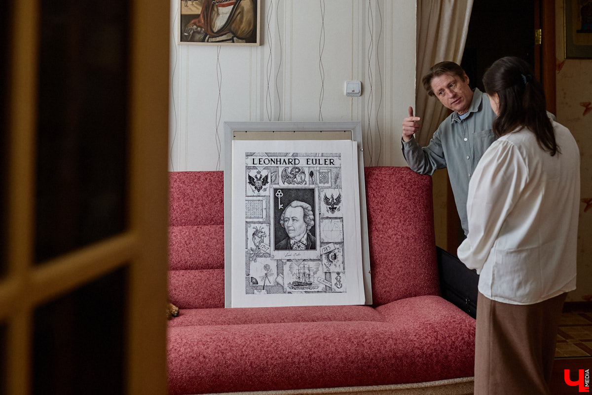 В обычной суздальской квартире живет график Александр Ерашов. Скромная обстановка никак не соответствует масштабам таланта мастера. На его счету несколько монументальных серий, которые «Ключ-Медиа» поспешил осветить. Тем более появился повод: вклад творца в развитие искусства оценила Российская академия художеств.