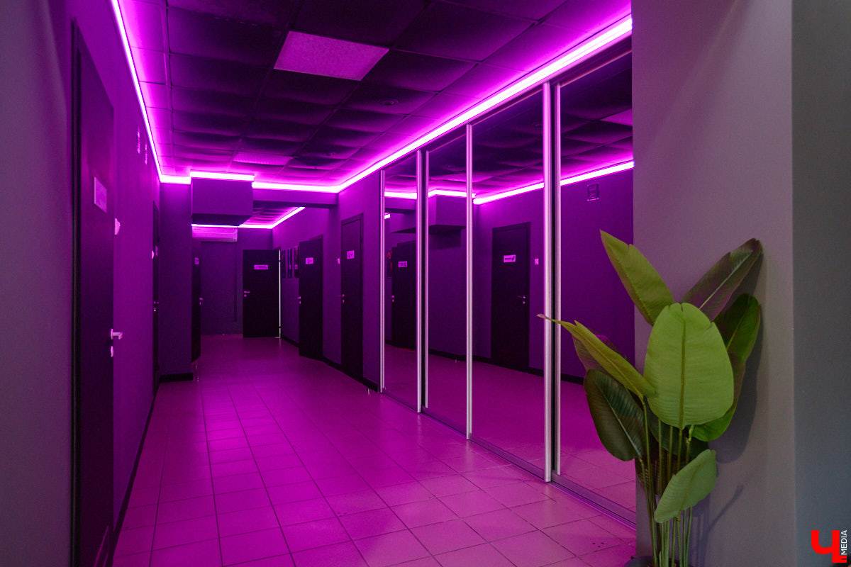 Атрибуты красивой жизни сегодня перестали быть недосягаемой роскошью. Во Владимире есть пространство, где все мысли текут только в одном направлении — к собственному удовольствию и восстановлению. Здесь, в спа-салоне «Красивая жизнь для тебя», гостям предлагают не просто набор процедур, а настоящий ритуал перезагрузки. Опробовать его на себе решила журналист «Ключ-Медиа».