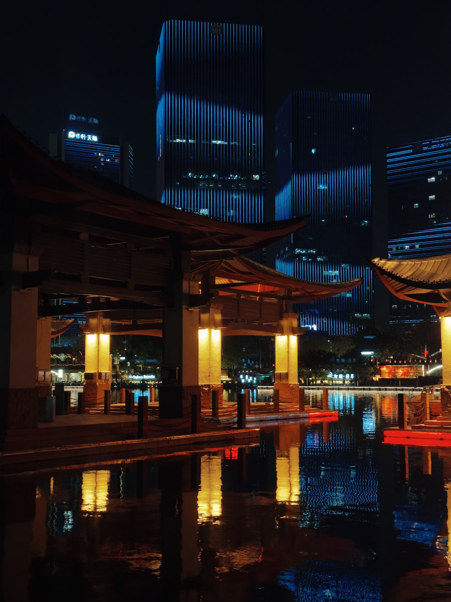 В мае 2025 года владимирский психолог Кристина Вдовина перебралась в Китай. Разумеется, такой головокружительный поворот оказался связан с массой впечатлений, трудностей и внутренних трансформаций. Спустя почти год жизни в Азии девушка готова поделиться своими выводами и умозаключениями.