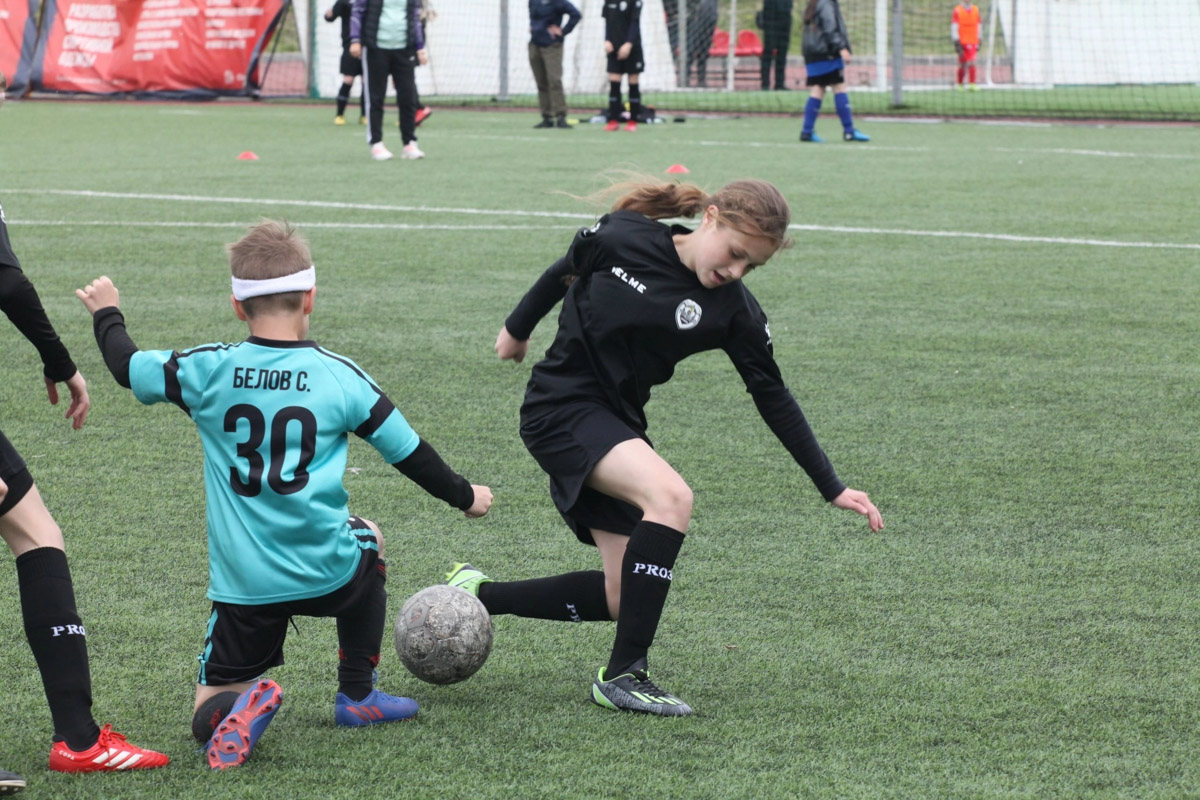 Еще год назад Алиса Логунова тренировалась с ровесницами в областном центре, а сегодня она игрок национальной сборной России U-16. О пути школьницы к главным стадионам страны «Ключ-Медиа» поговорил с ее бывшим тренером из Владимира, Александрой Лещенко.