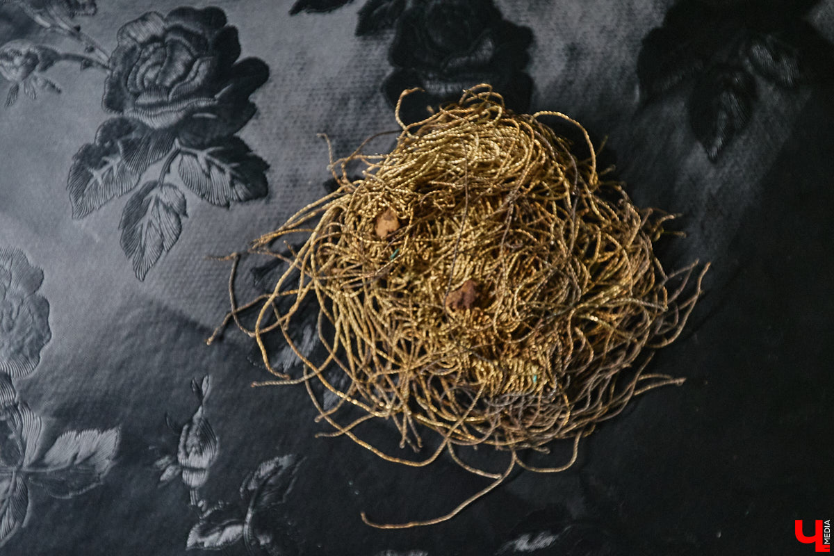 Вознесенская церковь прошла путь от древнего монастыря на подступах к Владимиру до тихого приходского храма. В начале 2000-х там нашли захоронение героя Отечественной войны 1812 года – майора гусарского полка Дмитрия Голицына. Есть мнение, что его биография во многом схожа с судьбой Андрея Болконского, героя романа Льва Толстого «Война и мир». Как трагическая кончина юноши повлияла на строительство каменного комплекса данной церкви? И при чем тут… босоножки? «Ключ-Медиа» искал ответы на эти вопросы вместе с настоятелем, отцом Николаем Смирновым.