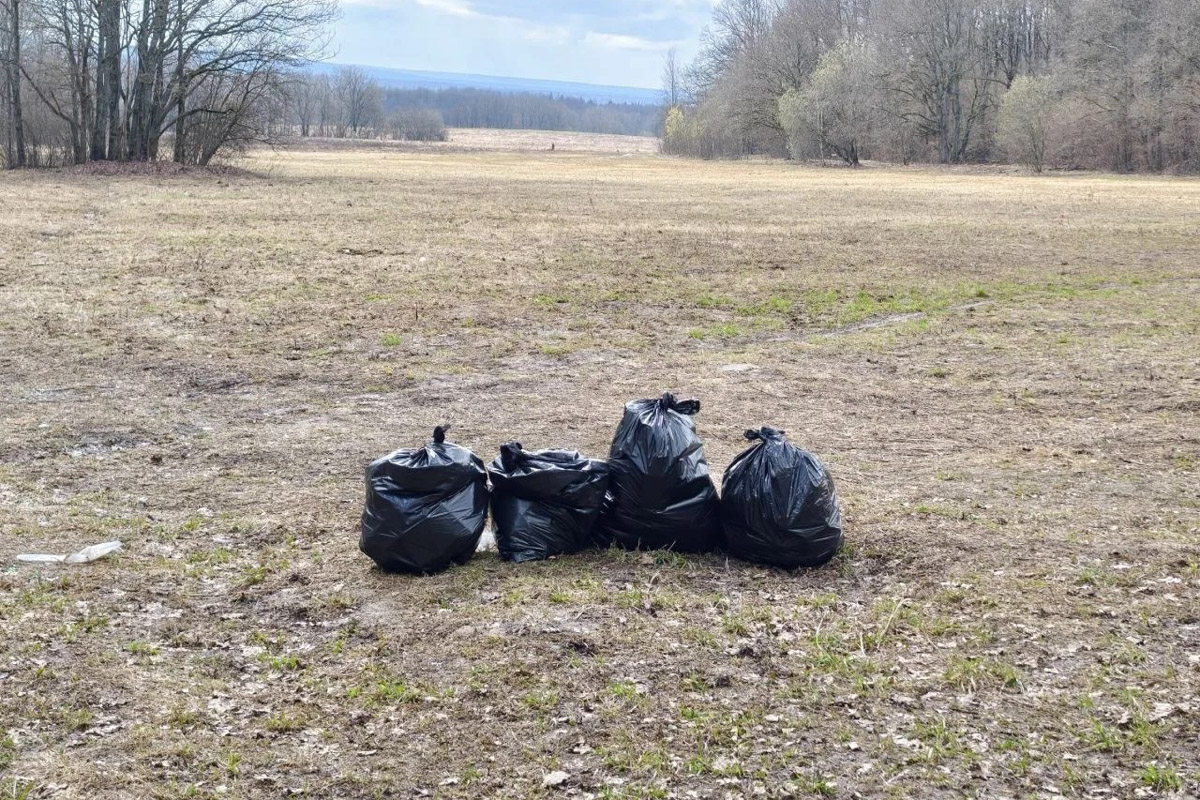 Вы уже успели в этом году выйти на субботник и навести порядок хотя бы около своего дома? Если нет, то сейчас самое время. Пример уже показал Чистомэн, недавно посетивший Владимир. Популярный челябинский экоблогер собрал четыре мешка с фантиками и бутылками и дал свою оценку чистоте владимирских парков и улиц.