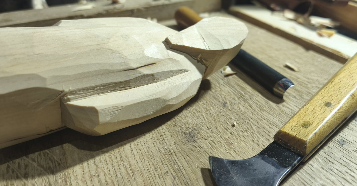 Владимирские мастера создают поистине невероятные шедевры! Мы писали он них не один раз, но творцы не перестают совершенствоваться и представлять новые работы. В этот раз в руках скульптора Виталия Цагареишвили вновь родился суздальчонок, а резчик из Кольчугина Андрей Жильцов представил свою первую большую бабушку из дерева.