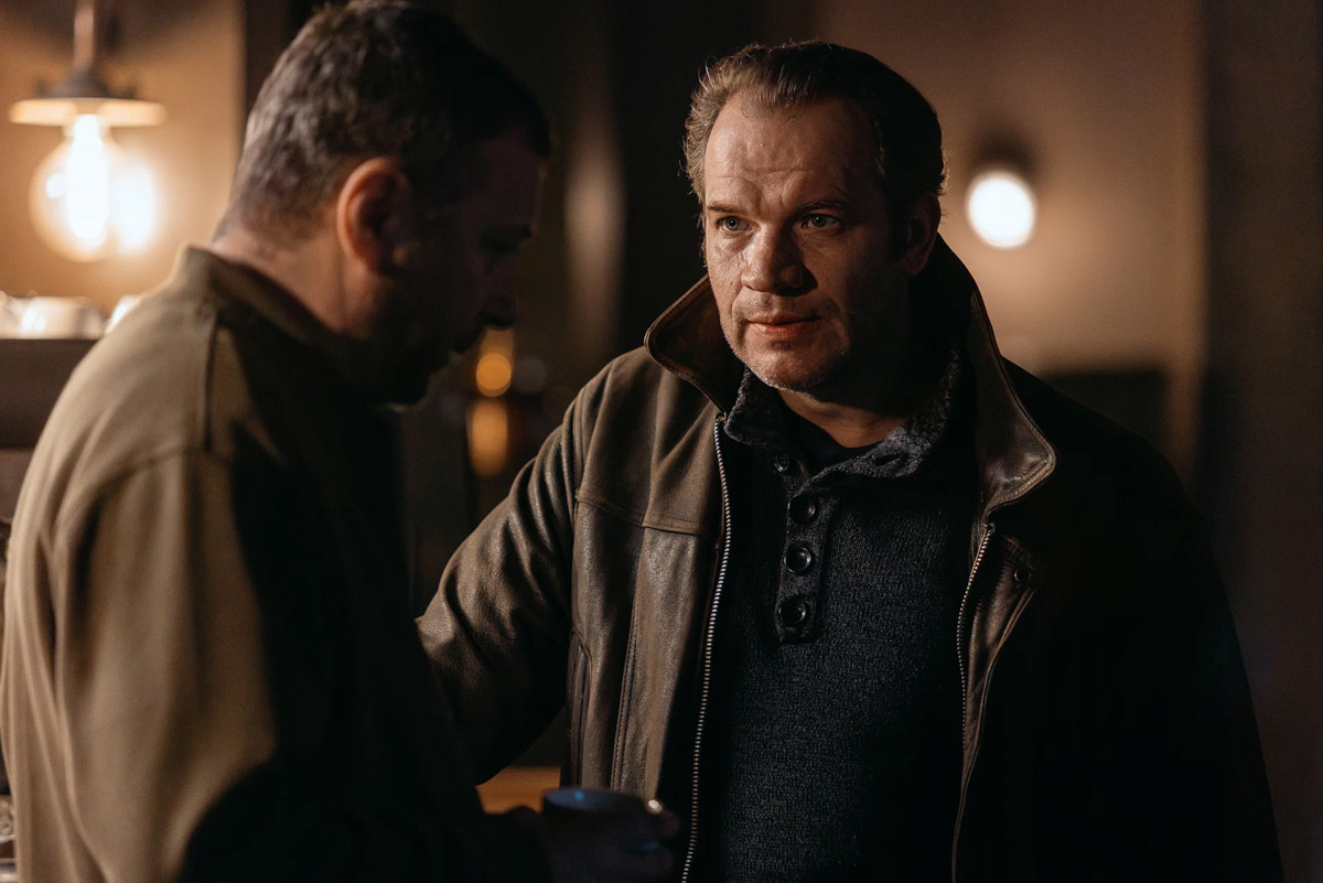 Во Владимирской области завершились съемки сериала «Свора». Кинематографисты работали в нашем регионе почти месяц и успели снять несколько ключевых эпизодов картины. Для этого столицу 33-го региона переименовали в Волчегорск, а мэрию перенесли в Областной дворец культуры и искусства. Эти и другие детали уже на сайте!