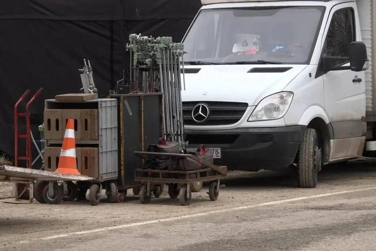 Во Владимирской области завершились съемки сериала «Свора». Кинематографисты работали в нашем регионе почти месяц и успели снять несколько ключевых эпизодов картины. Для этого столицу 33-го региона переименовали в Волчегорск, а мэрию перенесли в Областной дворец культуры и искусства. Эти и другие детали уже на сайте!