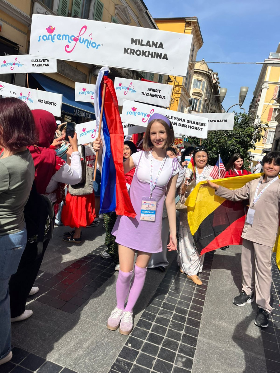 Фестиваль итальянской песни открыл миру множество имен. В их числе Адриано Челентано, Эрос Рамазотти, Андреа Бочелли. Теперь и у Владимира появился свой повод для гордости: финалистка проекта «Голос. Дети» Милана Крохина получила Гран-при «Санремо Джуниор-2026».