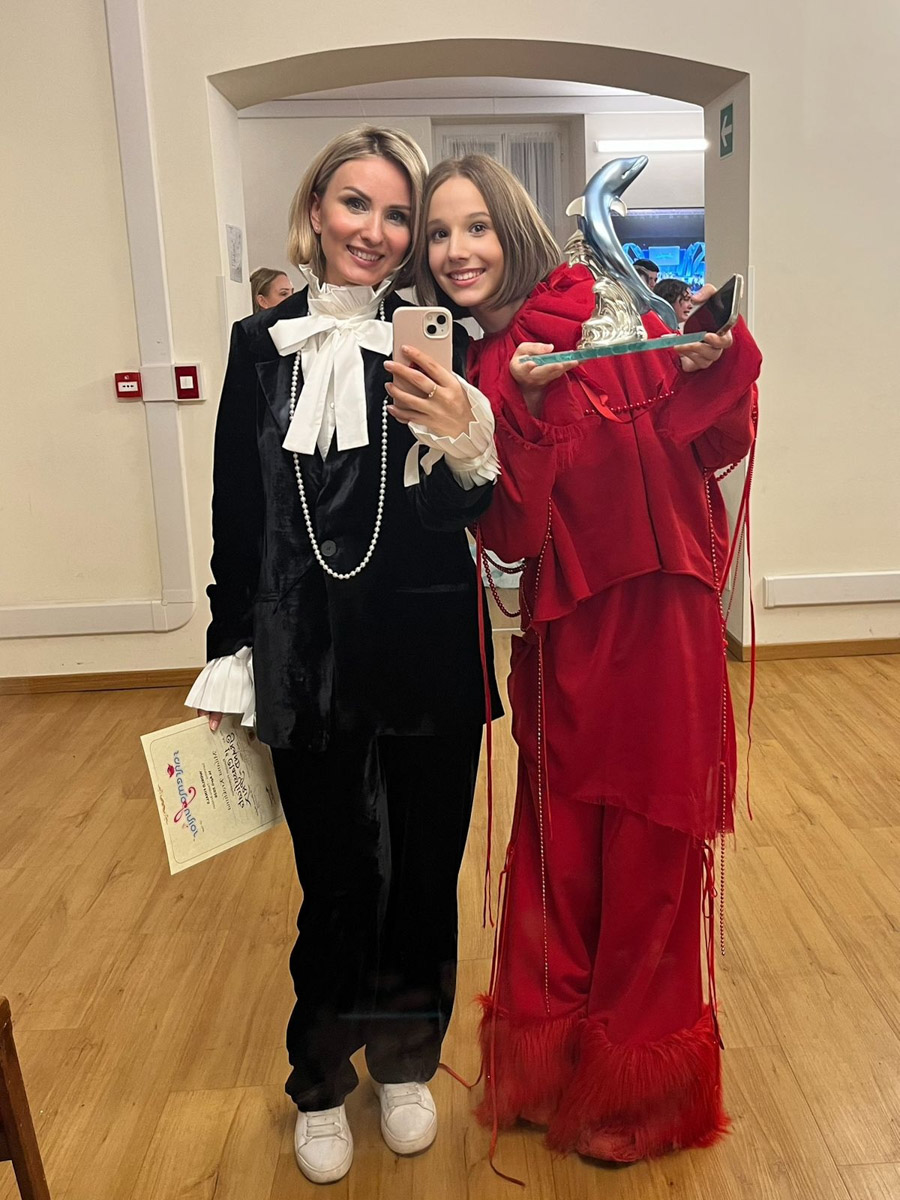 Фестиваль итальянской песни открыл миру множество имен. В их числе Адриано Челентано, Эрос Рамазотти, Андреа Бочелли. Теперь и у Владимира появился свой повод для гордости: финалистка проекта «Голос. Дети» Милана Крохина получила Гран-при «Санремо Джуниор-2026».