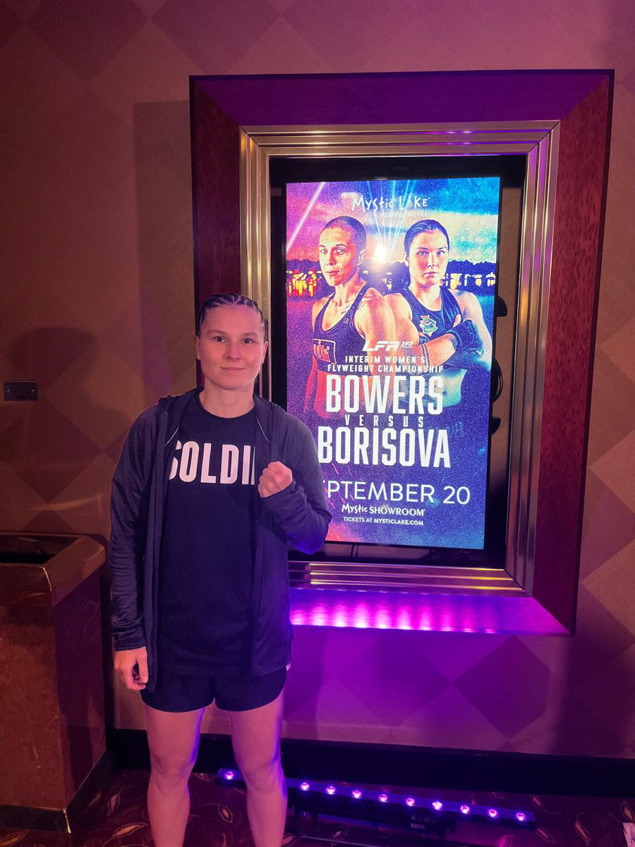 Владимирский боец ММА Вероника Борисова находится в США с февраля 2024 года. За последние пару лет она успела принять участие в нескольких боях, поставить карьеру на паузу, выйти замуж. О крутых поворотах на жизненном пути чемпионка поведала «Ключ-Медиа».