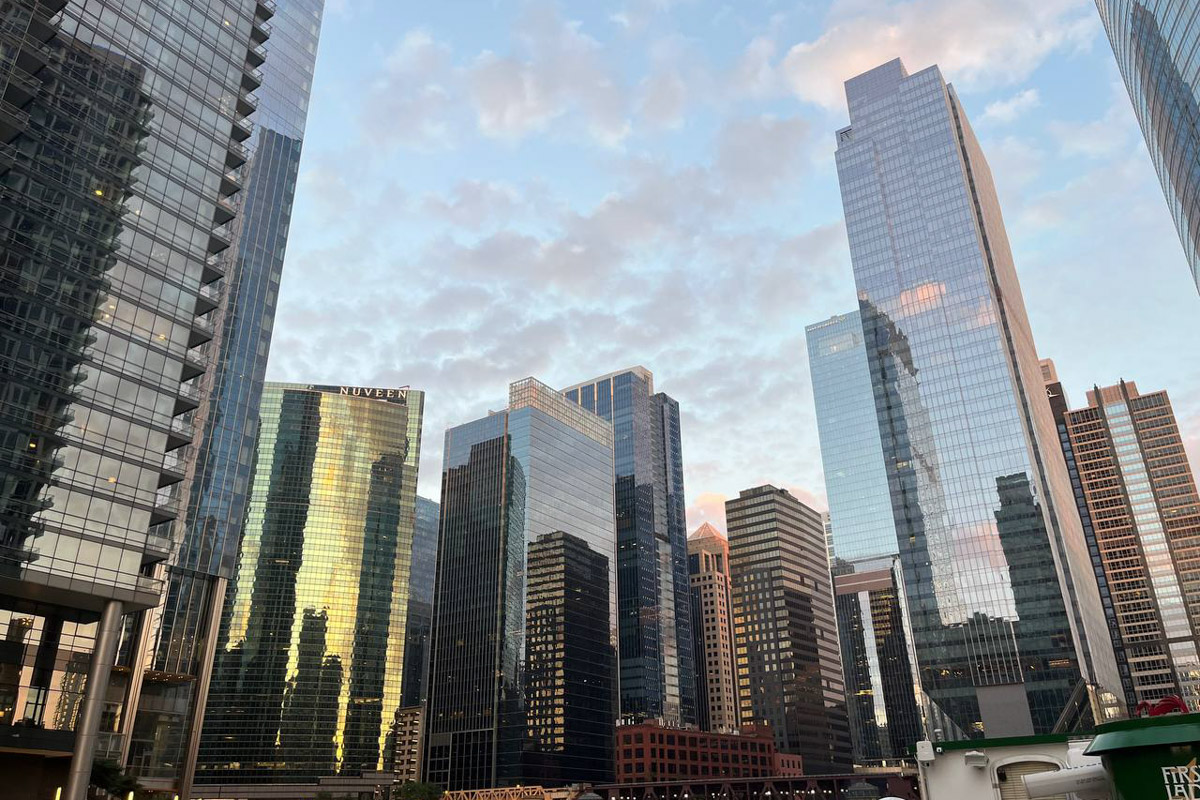 Владимирский боец ММА Вероника Борисова находится в США с февраля 2024 года. За последние пару лет она успела принять участие в нескольких боях, поставить карьеру на паузу, выйти замуж. О крутых поворотах на жизненном пути чемпионка поведала «Ключ-Медиа».