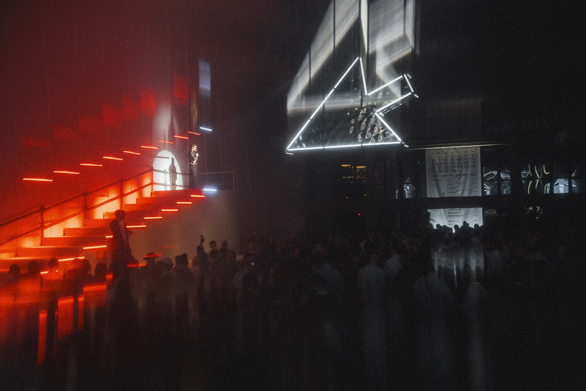 Каждый год на премии Top100awards называют имена лучших свадебных и ивент-профессионалов со всей России. В 2026-м без владимирцев топ не сложился. Например, владимирский диджей Vadimskee стал лучшим в своей категории, обогнав 99 достойнейших.