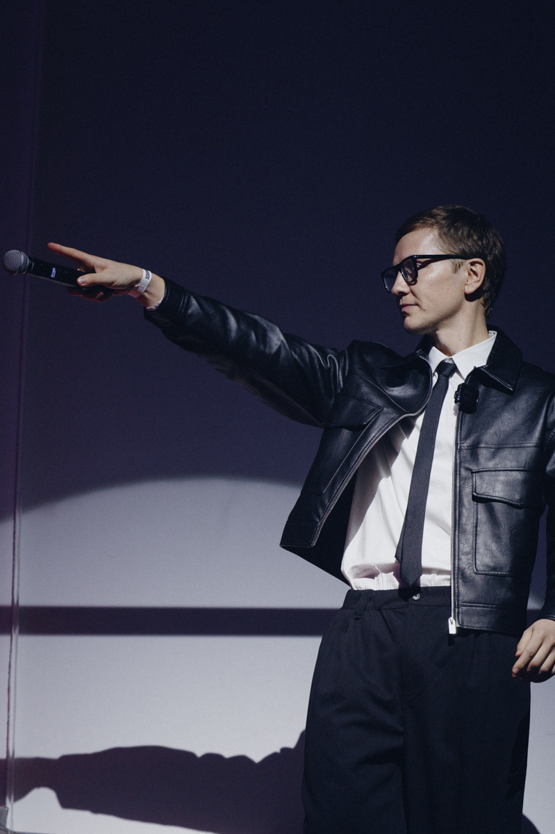 Каждый год на премии Top100awards называют имена лучших свадебных и ивент-профессионалов со всей России. В 2026-м без владимирцев топ не сложился. Например, владимирский диджей Vadimskee стал лучшим в своей категории, обогнав 99 достойнейших.