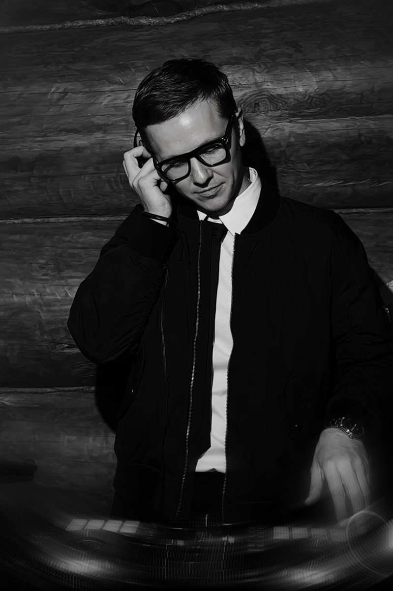 Каждый год на премии Top100awards называют имена лучших свадебных и ивент-профессионалов со всей России. В 2026-м без владимирцев топ не сложился. Например, владимирский диджей Vadimskee стал лучшим в своей категории, обогнав 99 достойнейших.