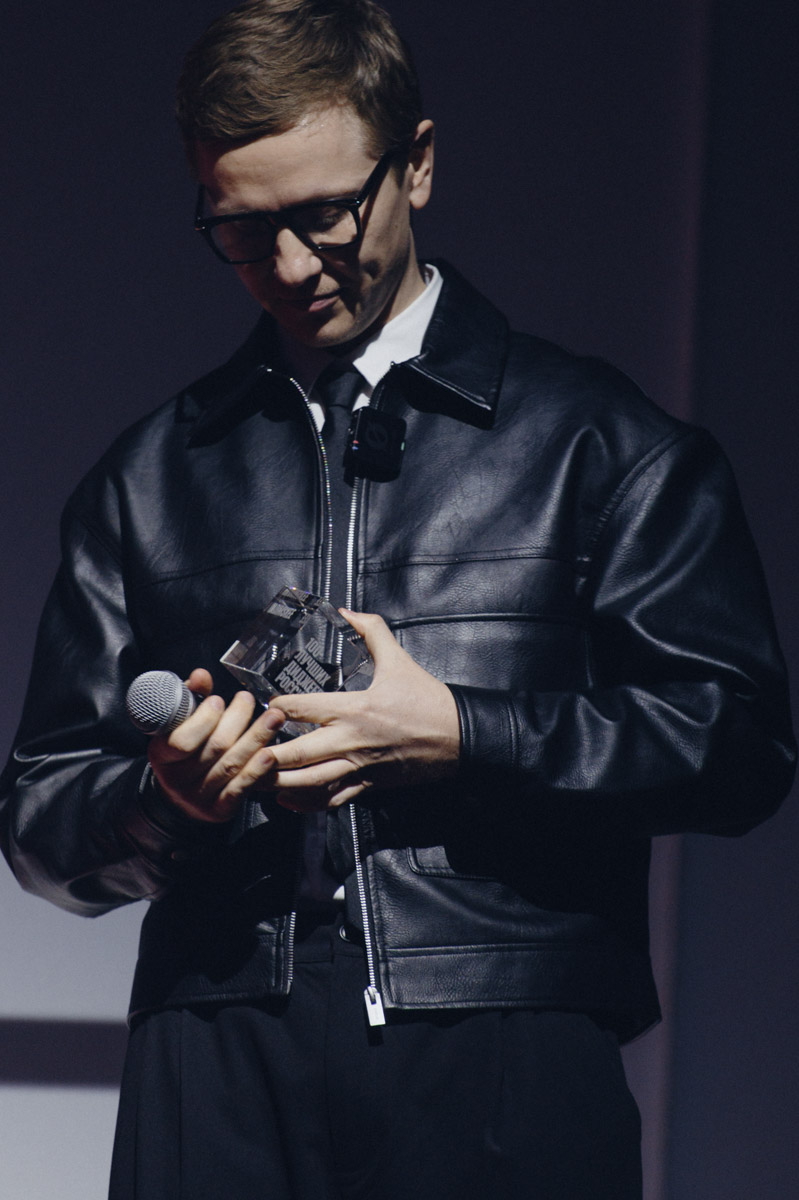 Каждый год на премии Top100awards называют имена лучших свадебных и ивент-профессионалов со всей России. В 2026-м без владимирцев топ не сложился. Например, владимирский диджей Vadimskee стал лучшим в своей категории, обогнав 99 достойнейших.