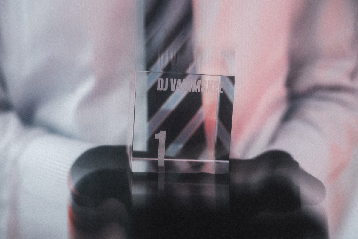 Каждый год на премии Top100awards называют имена лучших свадебных и ивент-профессионалов со всей России. В 2026-м без владимирцев топ не сложился. Например, владимирский диджей Vadimskee стал лучшим в своей категории, обогнав 99 достойнейших.