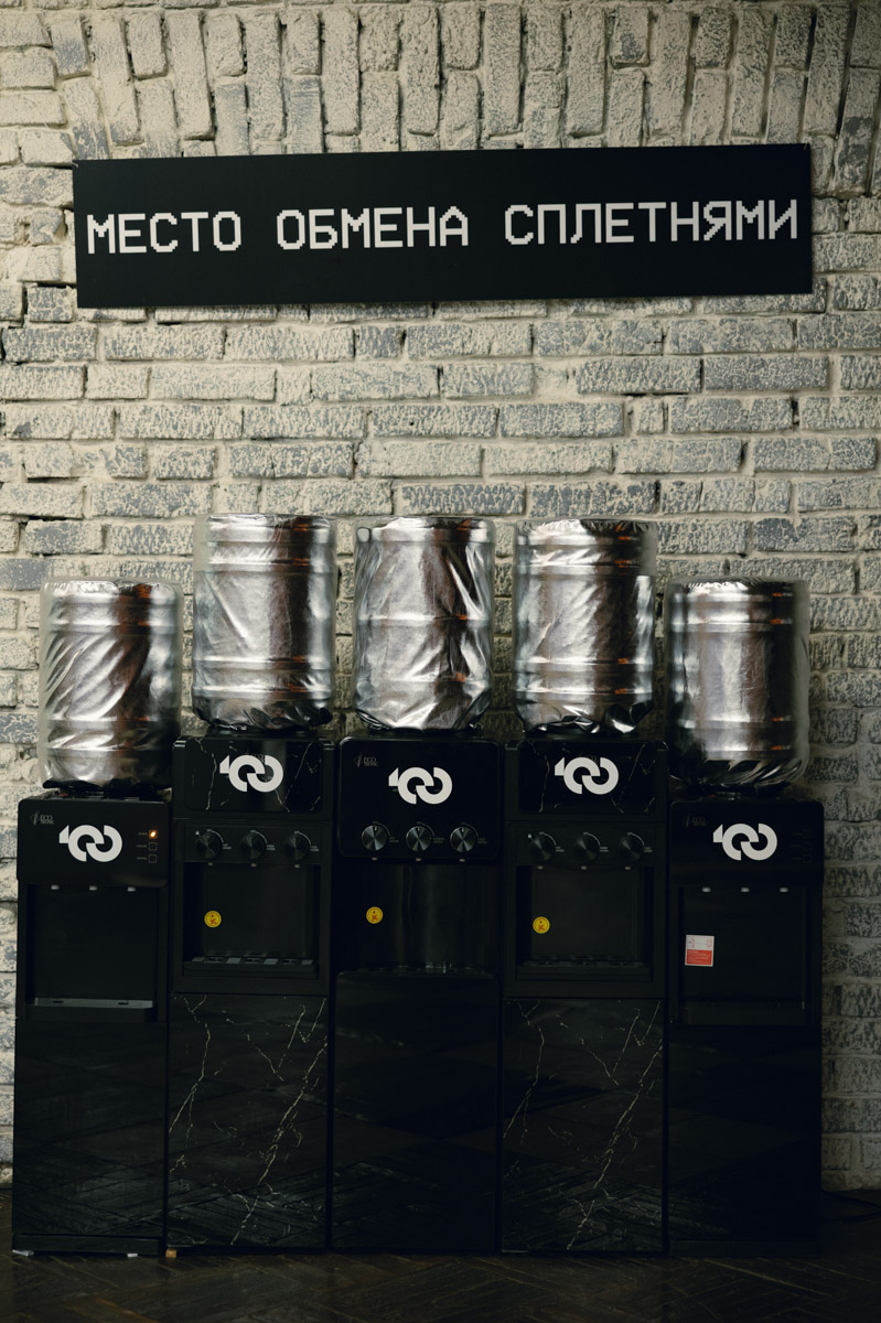 Каждый год на премии Top100awards называют имена лучших свадебных и ивент-профессионалов со всей России. В 2026-м без владимирцев топ не сложился. Например, владимирский диджей Vadimskee стал лучшим в своей категории, обогнав 99 достойнейших.