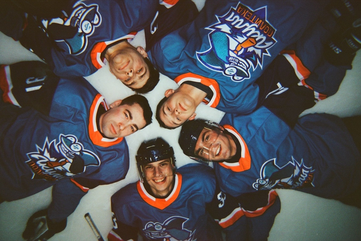 Мало кто знает, но в сериале «Молодежка. Новая смена» одну из главных ролей сыграл молодой актер из Радужного. Зовут его Андрей Нестеренко, но фанаты спортивной драмы знают юношу как Игоря Крепчука. Ему 26 лет, он молод и очень красив. При этом отнюдь не заносчив и с удовольствием нашел время ответить на вопросы «Ключ-Медиа».