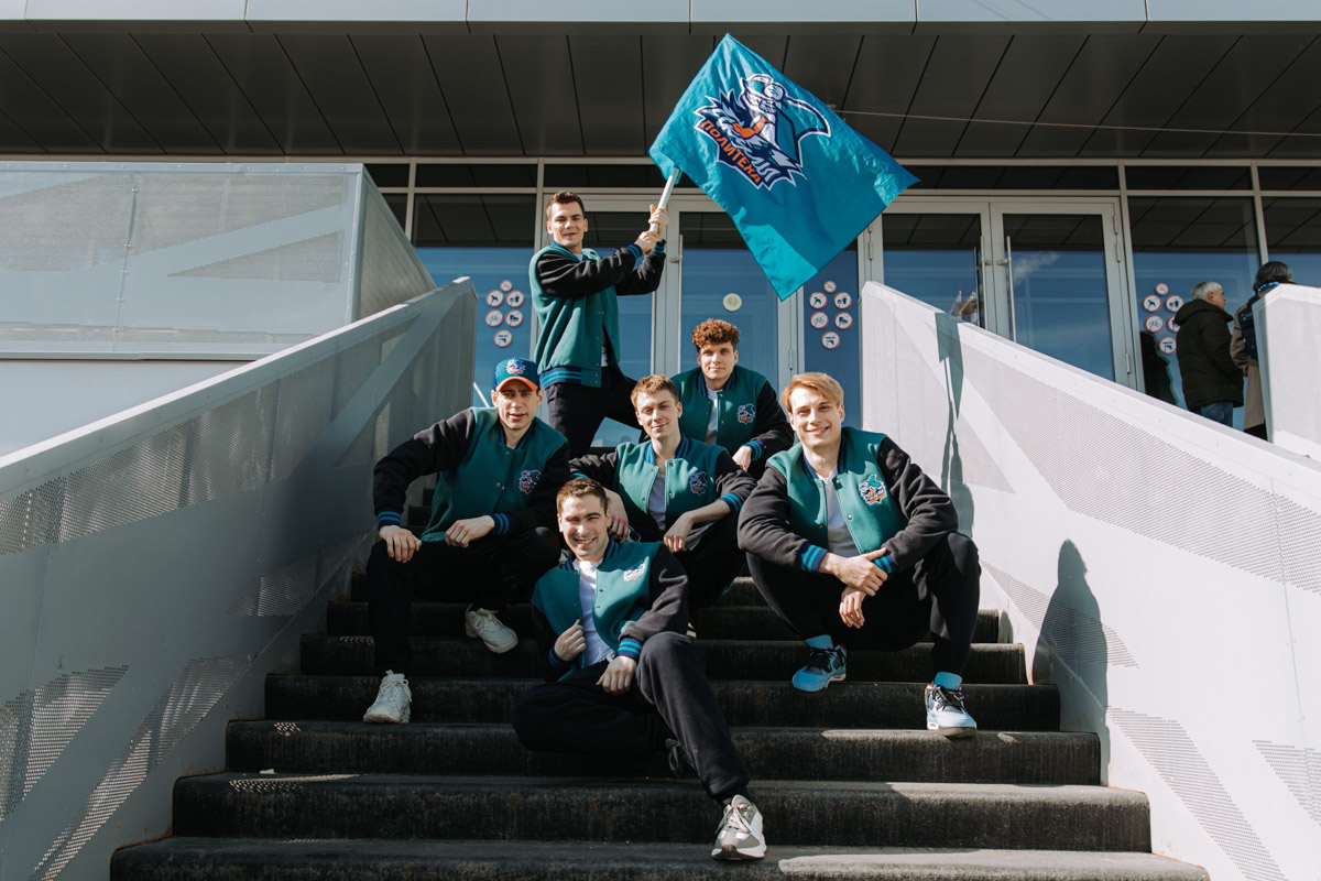 Мало кто знает, но в сериале «Молодежка. Новая смена» одну из главных ролей сыграл молодой актер из Радужного. Зовут его Андрей Нестеренко, но фанаты спортивной драмы знают юношу как Игоря Крепчука. Ему 26 лет, он молод и очень красив. При этом отнюдь не заносчив и с удовольствием нашел время ответить на вопросы «Ключ-Медиа».