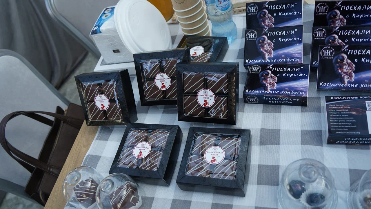 В Ростове Великом подвели итоги ежегодного конкурса «Туристский сувенир Золотого кольца». В финальный отбор попали около 300 заявок, 24 призовых места по итогу оказались у мастеров из нашего региона. Рассказываем, чем удивили наши производители.