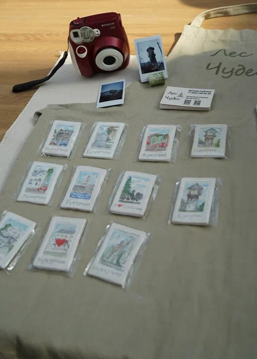 В Ростове Великом подвели итоги ежегодного конкурса «Туристский сувенир Золотого кольца». В финальный отбор попали около 300 заявок, 24 призовых места по итогу оказались у мастеров из нашего региона. Рассказываем, чем удивили наши производители.