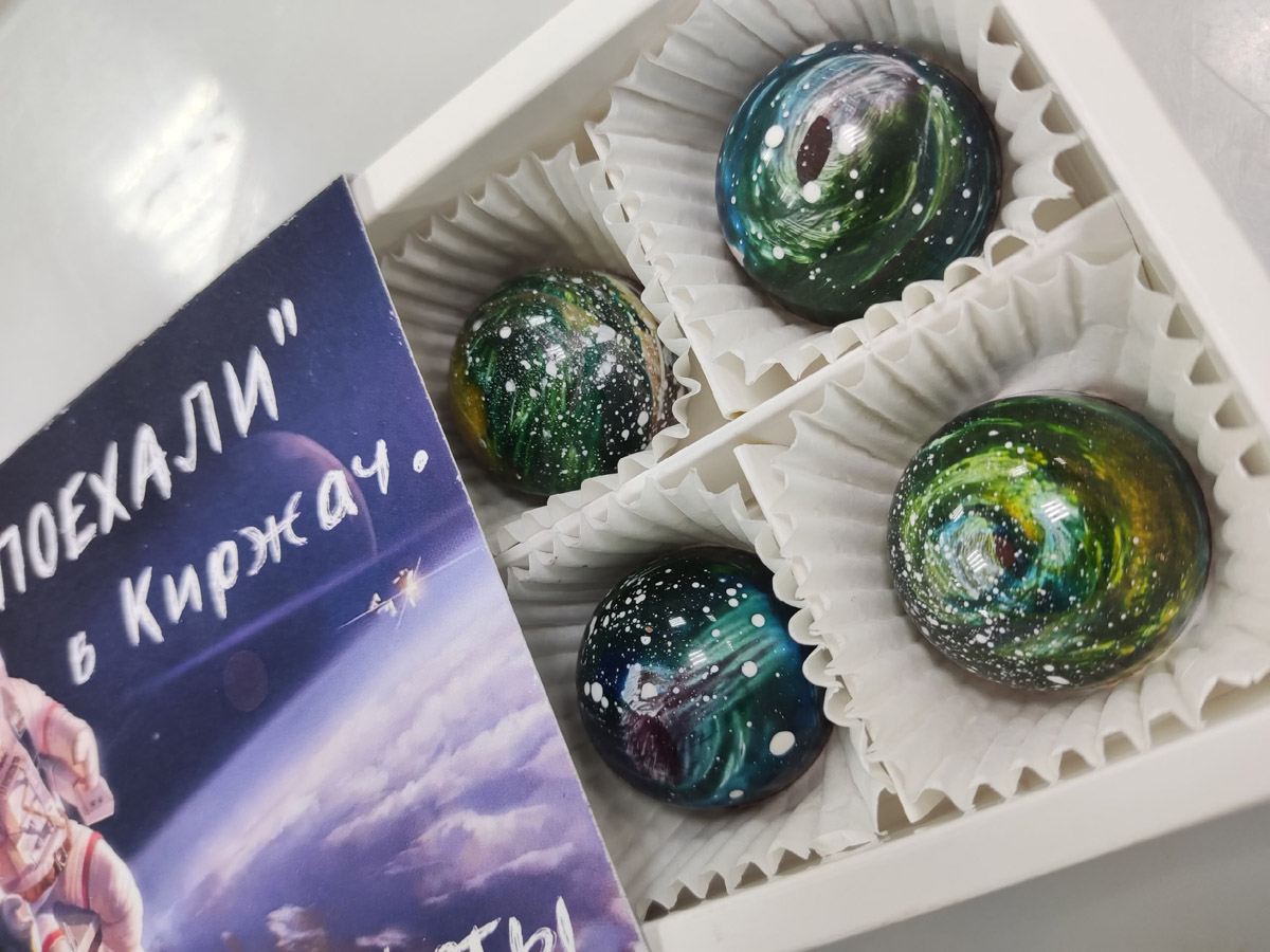 В Ростове Великом подвели итоги ежегодного конкурса «Туристский сувенир Золотого кольца». В финальный отбор попали около 300 заявок, 24 призовых места по итогу оказались у мастеров из нашего региона. Рассказываем, чем удивили наши производители.