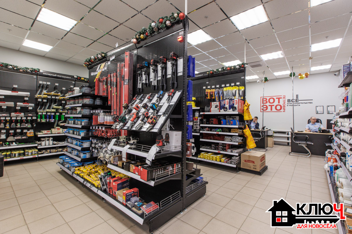 Главная проблема любого ремонта — логистика. Нужно найти ту самую плитку, не забыть про клей к ней, подобрать двери под ламинат и где-то заказать кухню. Обычно всё это превращается в бесконечные разъезды по разным концам города. Мы отправились в ОТК «Тандем» во Владимире, чтобы понять, как работает концепция «всё в одном месте» и сколько на самом деле можно сэкономить, став участником программы «Новоселы».