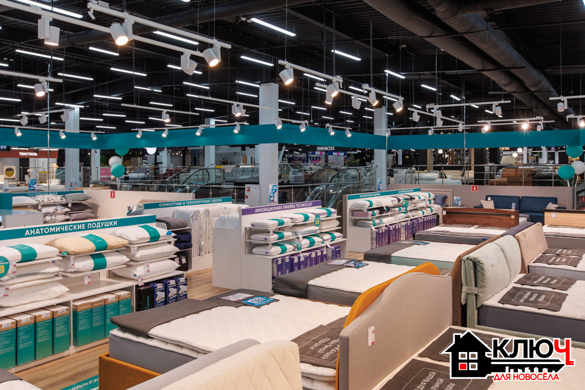 Главная проблема любого ремонта — логистика. Нужно найти ту самую плитку, не забыть про клей к ней, подобрать двери под ламинат и где-то заказать кухню. Обычно всё это превращается в бесконечные разъезды по разным концам города. Мы отправились в ОТК «Тандем» во Владимире, чтобы понять, как работает концепция «всё в одном месте» и сколько на самом деле можно сэкономить, став участником программы «Новоселы».