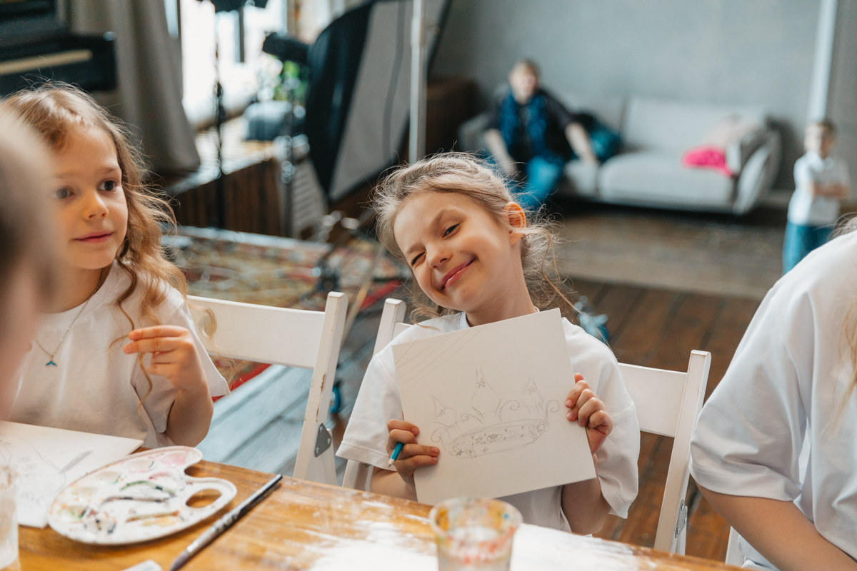 Маленькие принцы и принцессы устроили фееричное шоу! 19 апреля в экоотеле «Велес» состоялся конкурс «Юные Мисс и Мистер Владимирская земля — 2026». Девочки и мальчики от 5 до 16 лет из шести городов региона собрались вместе на одной сцене и показали фантастическое шоу! «Ключ-Медиа» узнал, как прошел праздник.