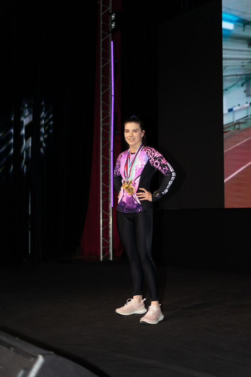 Маленькие принцы и принцессы устроили фееричное шоу! 19 апреля в экоотеле «Велес» состоялся конкурс «Юные Мисс и Мистер Владимирская земля — 2026». Девочки и мальчики от 5 до 16 лет из шести городов региона собрались вместе на одной сцене и показали фантастическое шоу! «Ключ-Медиа» узнал, как прошел праздник.