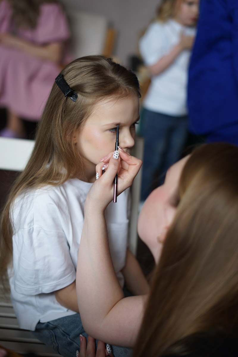 Маленькие принцы и принцессы устроили фееричное шоу! 19 апреля в экоотеле «Велес» состоялся конкурс «Юные Мисс и Мистер Владимирская земля — 2026». Девочки и мальчики от 5 до 16 лет из шести городов региона собрались вместе на одной сцене и показали фантастическое шоу! «Ключ-Медиа» узнал, как прошел праздник.