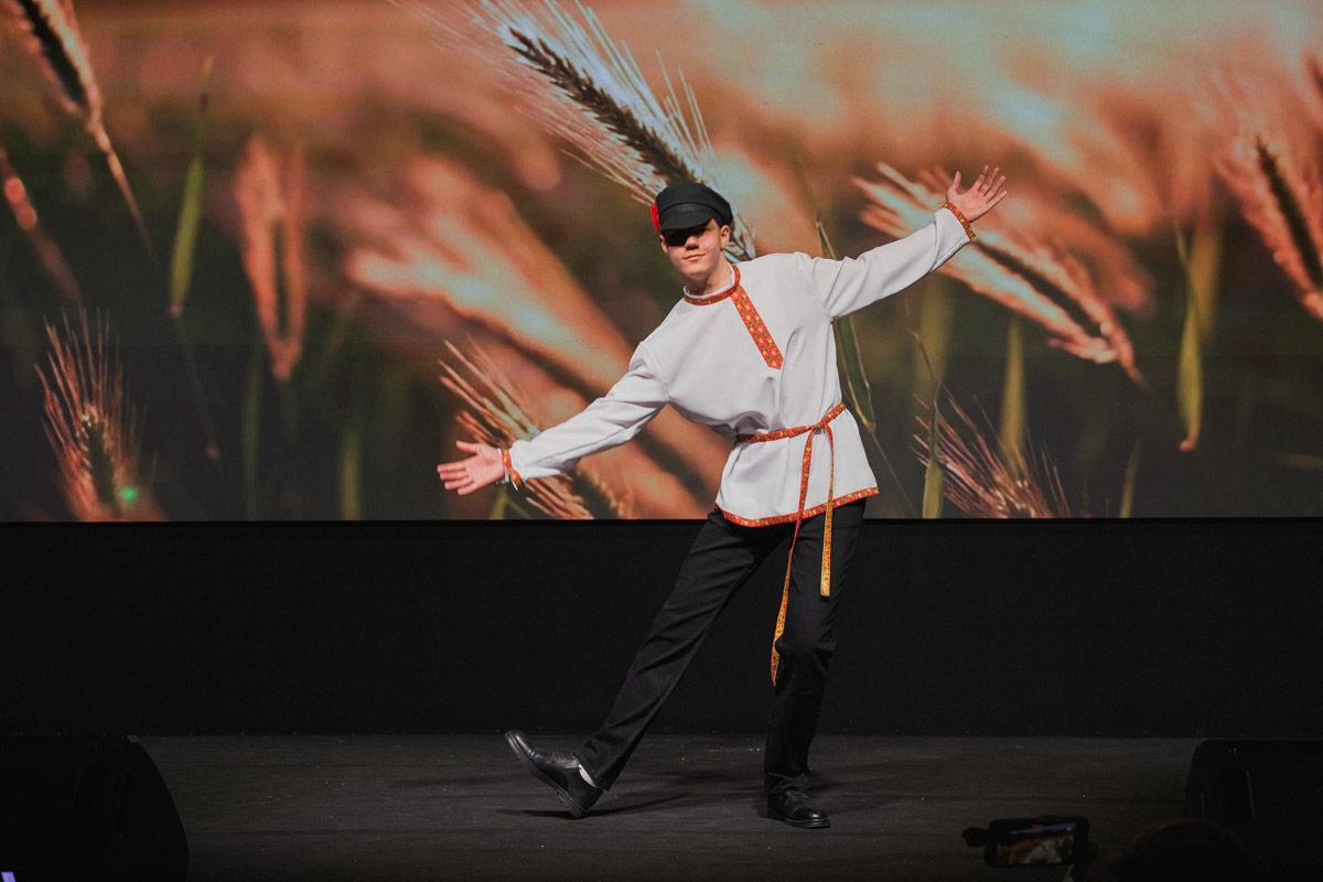 Маленькие принцы и принцессы устроили фееричное шоу! 19 апреля в экоотеле «Велес» состоялся конкурс «Юные Мисс и Мистер Владимирская земля — 2026». Девочки и мальчики от 5 до 16 лет из шести городов региона собрались вместе на одной сцене и показали фантастическое шоу! «Ключ-Медиа» узнал, как прошел праздник.