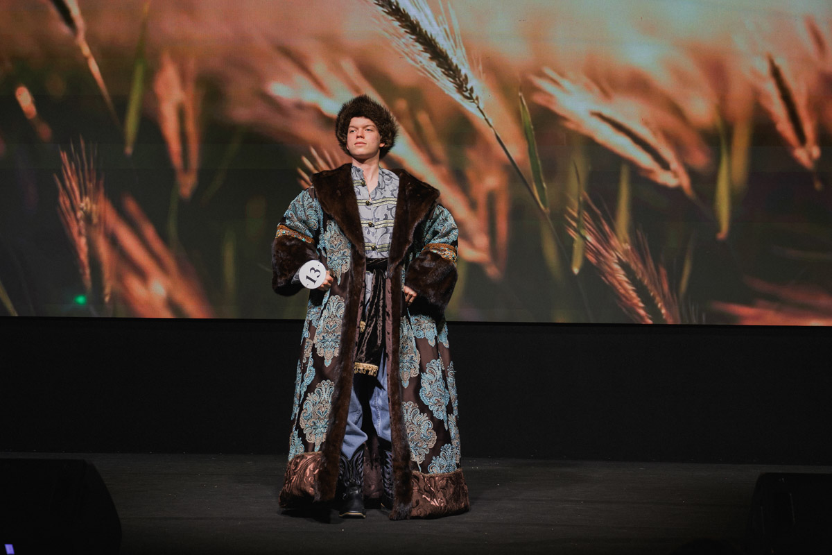 Маленькие принцы и принцессы устроили фееричное шоу! 19 апреля в экоотеле «Велес» состоялся конкурс «Юные Мисс и Мистер Владимирская земля — 2026». Девочки и мальчики от 5 до 16 лет из шести городов региона собрались вместе на одной сцене и показали фантастическое шоу! «Ключ-Медиа» узнал, как прошел праздник.