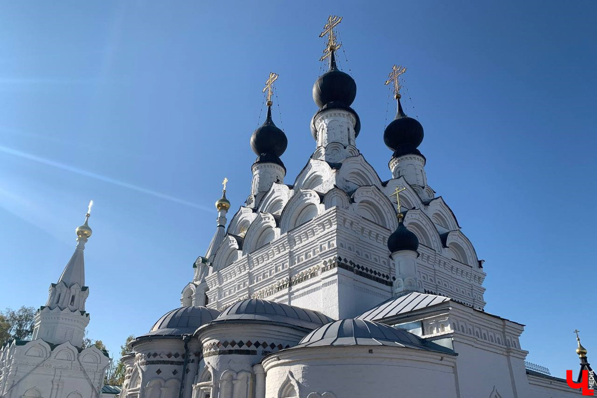 Майские праздники стартуют уже в эту пятницу, и провести их в квартире — вариант так себе. Лучше запланировать небольшое путешествие по 33-му региону. Далеко не уезжаем, каникулы будут не долгими: всего два блока по три дня. Зато времени прокатиться по городам Владимирской области хватит. «Ключ-Медиа» расскажет, куда точно стоит поехать.