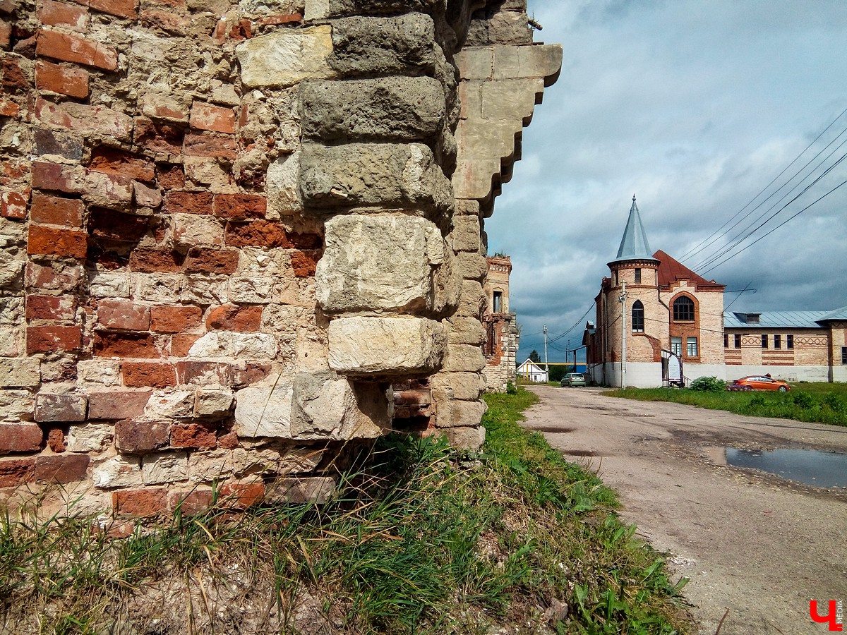 Майские праздники стартуют уже в эту пятницу, и провести их в квартире — вариант так себе. Лучше запланировать небольшое путешествие по 33-му региону. Далеко не уезжаем, каникулы будут не долгими: всего два блока по три дня. Зато времени прокатиться по городам Владимирской области хватит. «Ключ-Медиа» расскажет, куда точно стоит поехать.